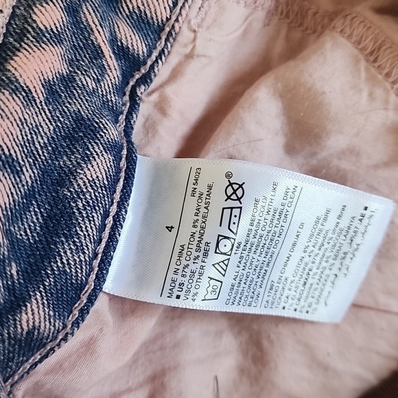 ROCKSTAR⭐️ Super Skinny Denim, Old Navy, Blue w/ Pink💙💓 - Picture 3 of 5